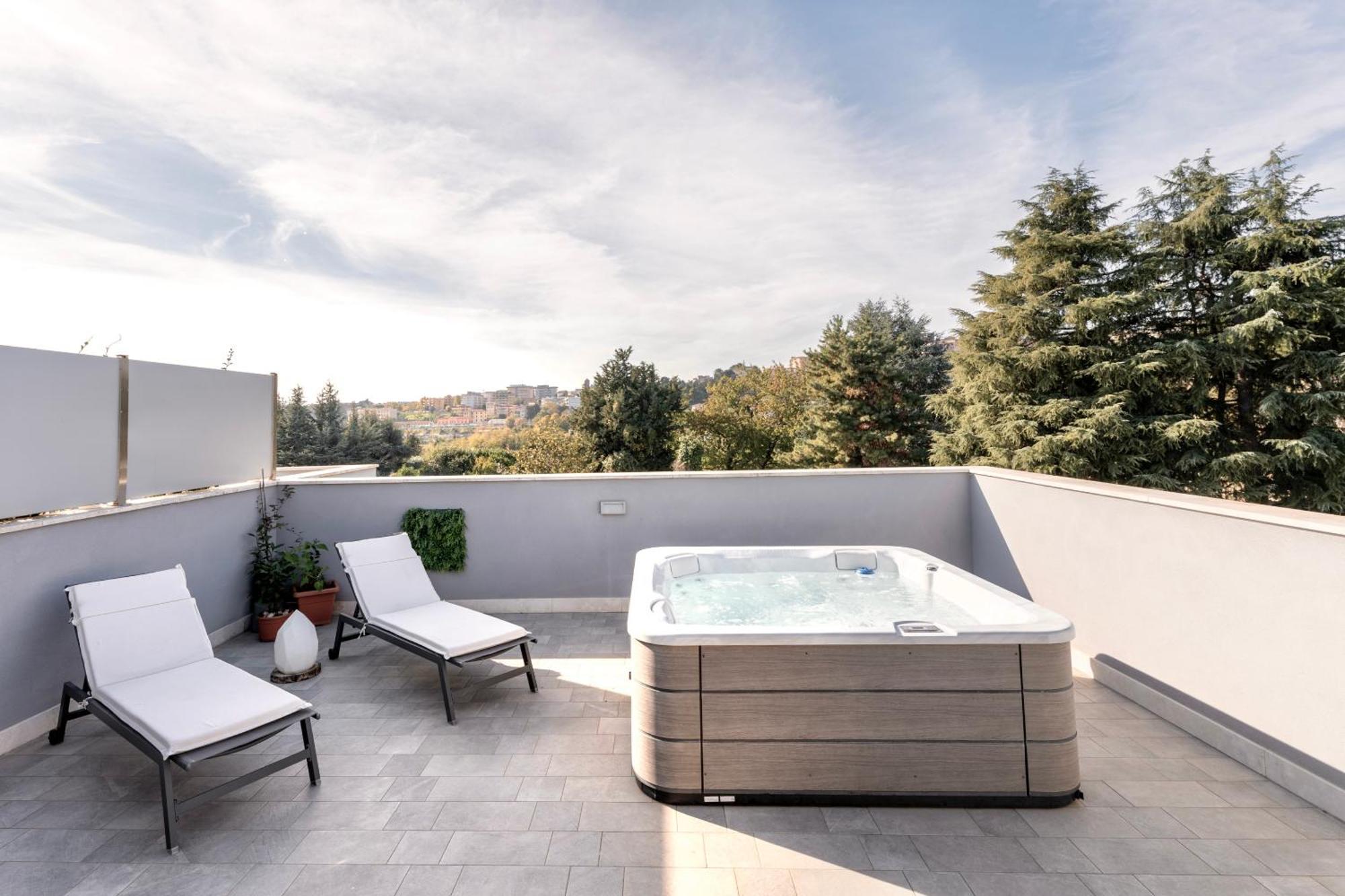 Luxury - Jacuzzi Apartments Near Rome Velletri Exterior photo