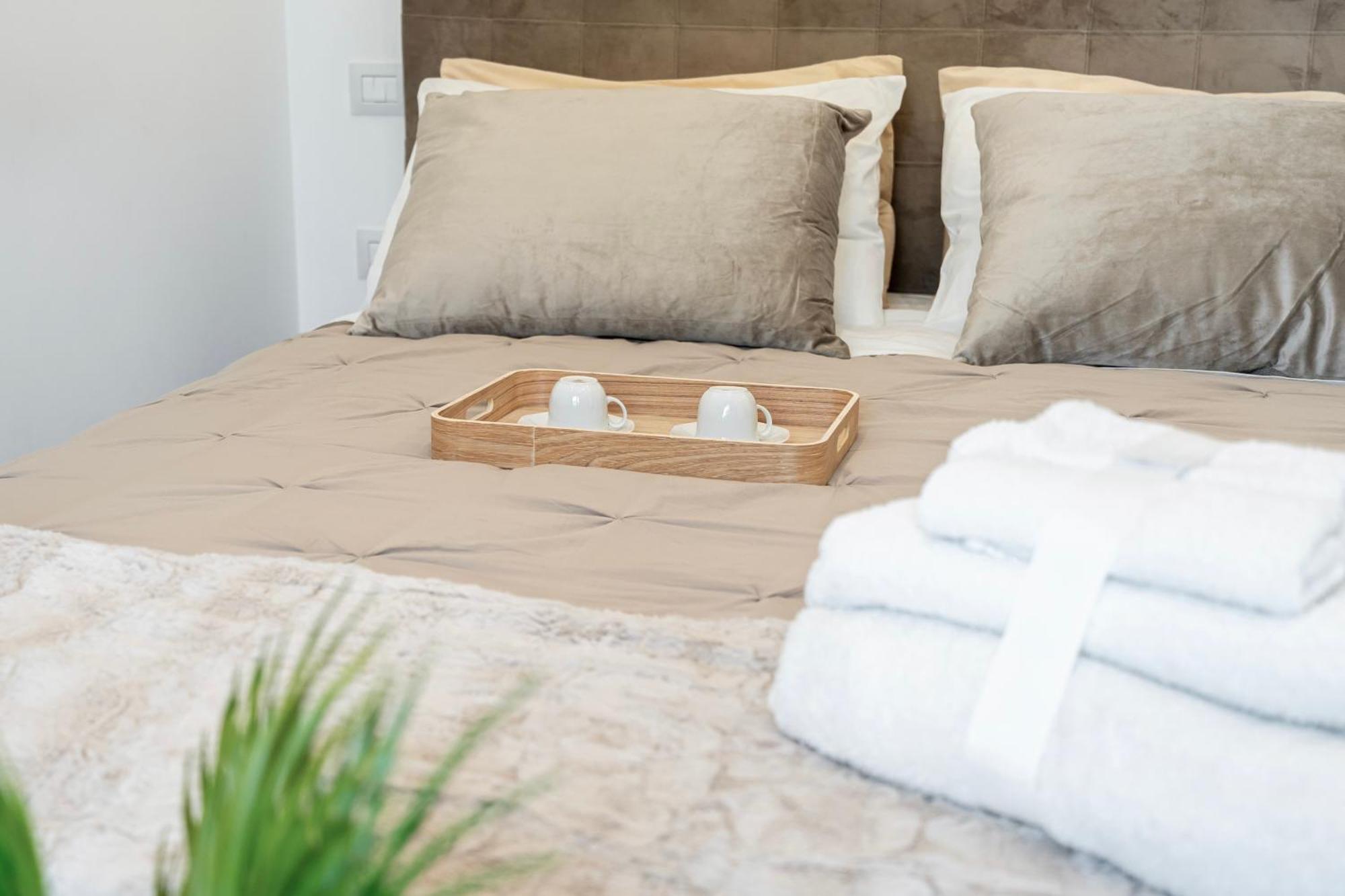 Luxury - Jacuzzi Apartments Near Rome Velletri Exterior photo